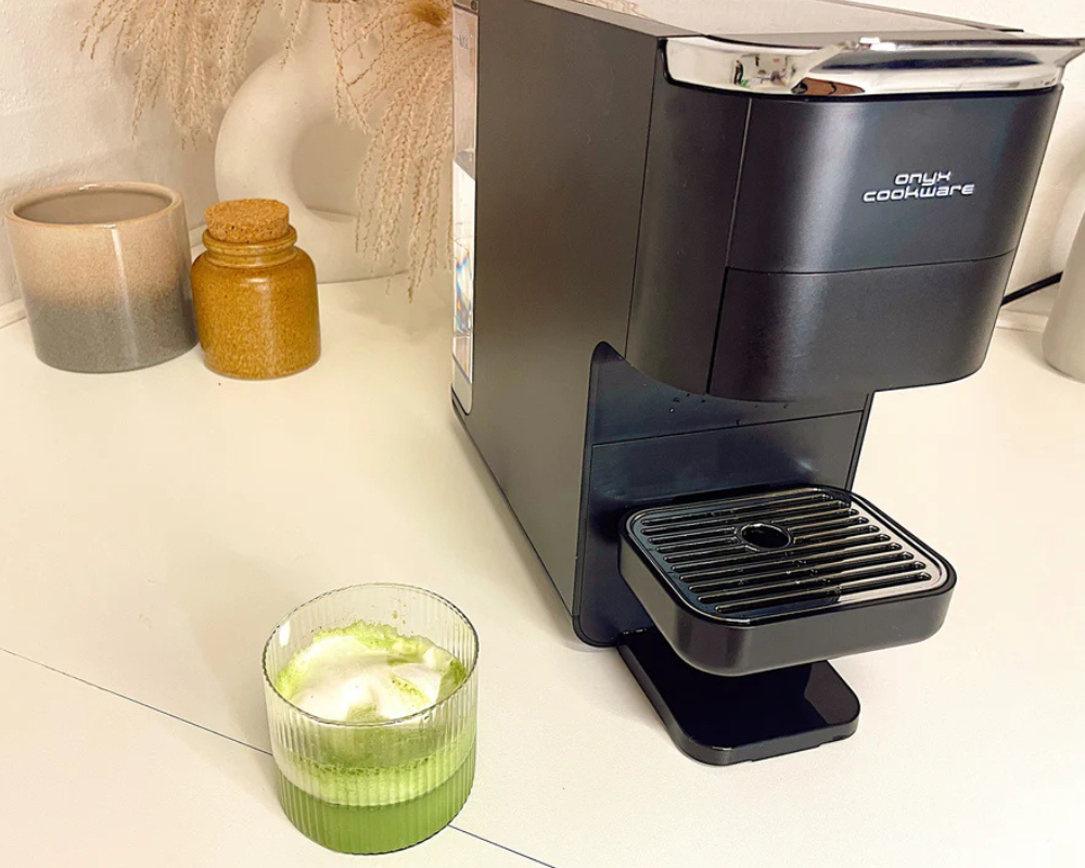 Iced Matcha Affogato – romig matcha dessert met vanille-ijs