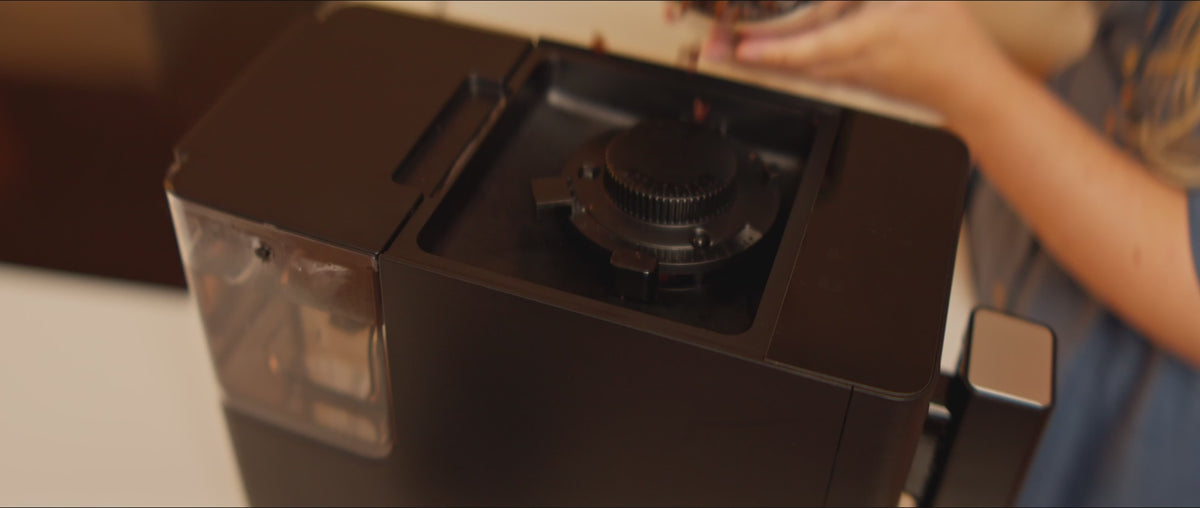 Charger la vidéo : 
Machine à café entièrement automatique